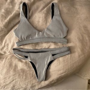 Billabong Black & White Ribbed Bikini - Size Small